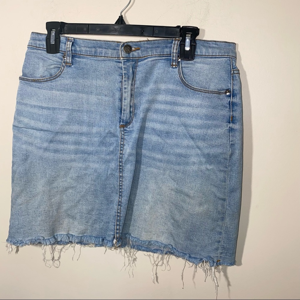 BDG Denim Mini Skirt Size 12 frayed hem - Picture 3 of 4